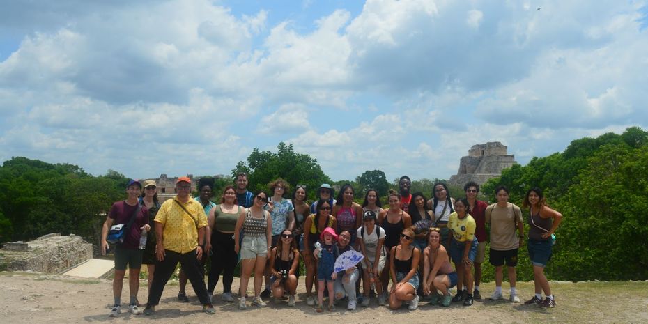Photo of Honors students in Merida, Mexico that links to an article about the 2023 trip.