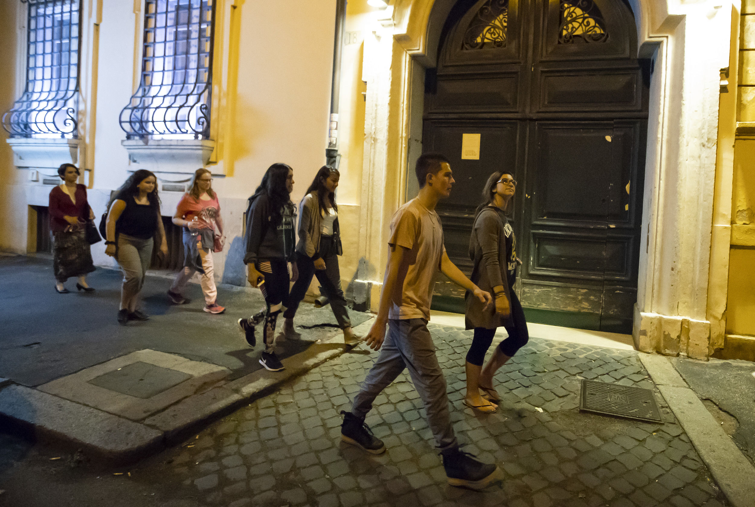 Temple Rome students walking to their cooking class.