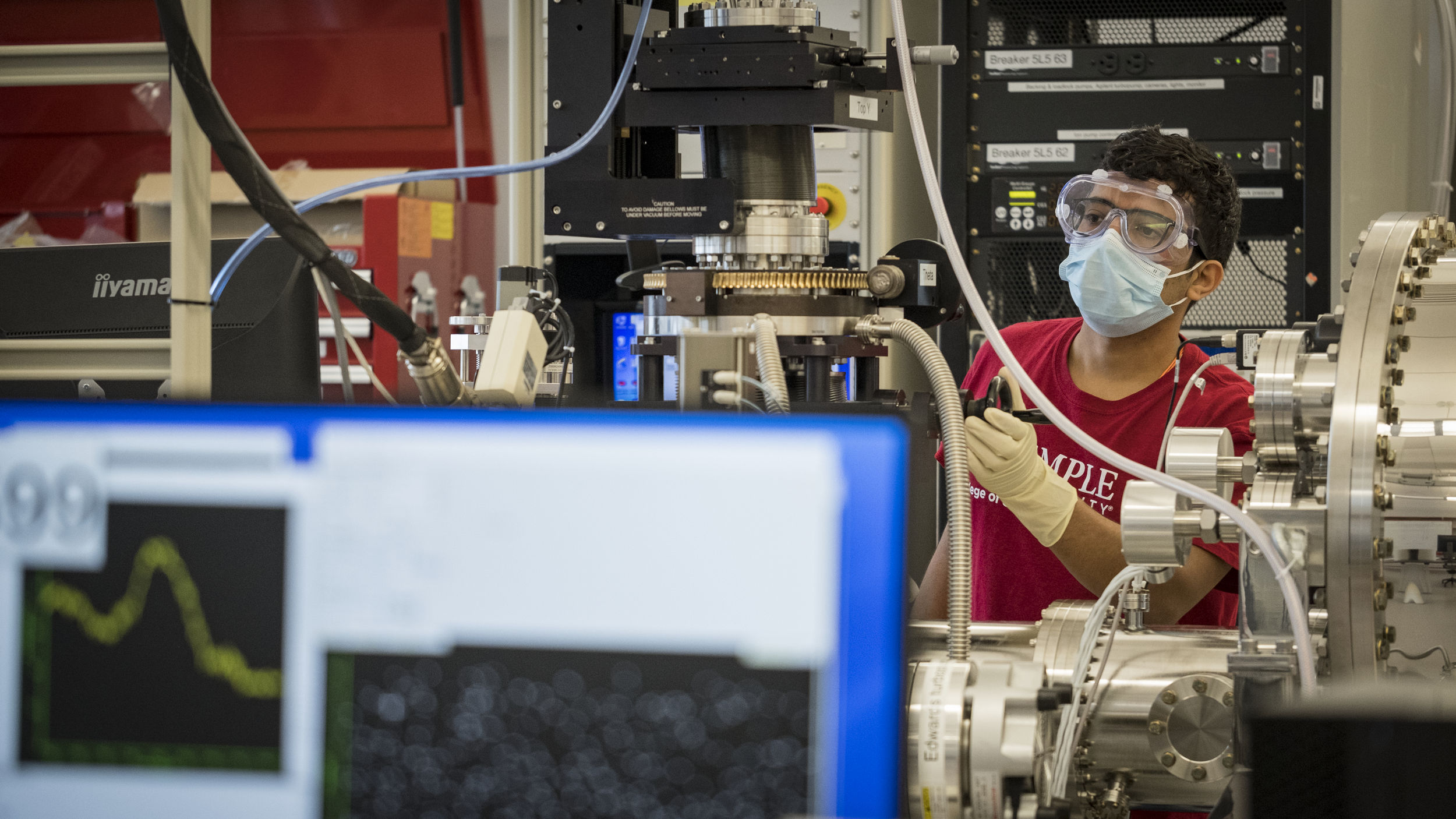 A College of Science and Technology student works in a lab during physics class.