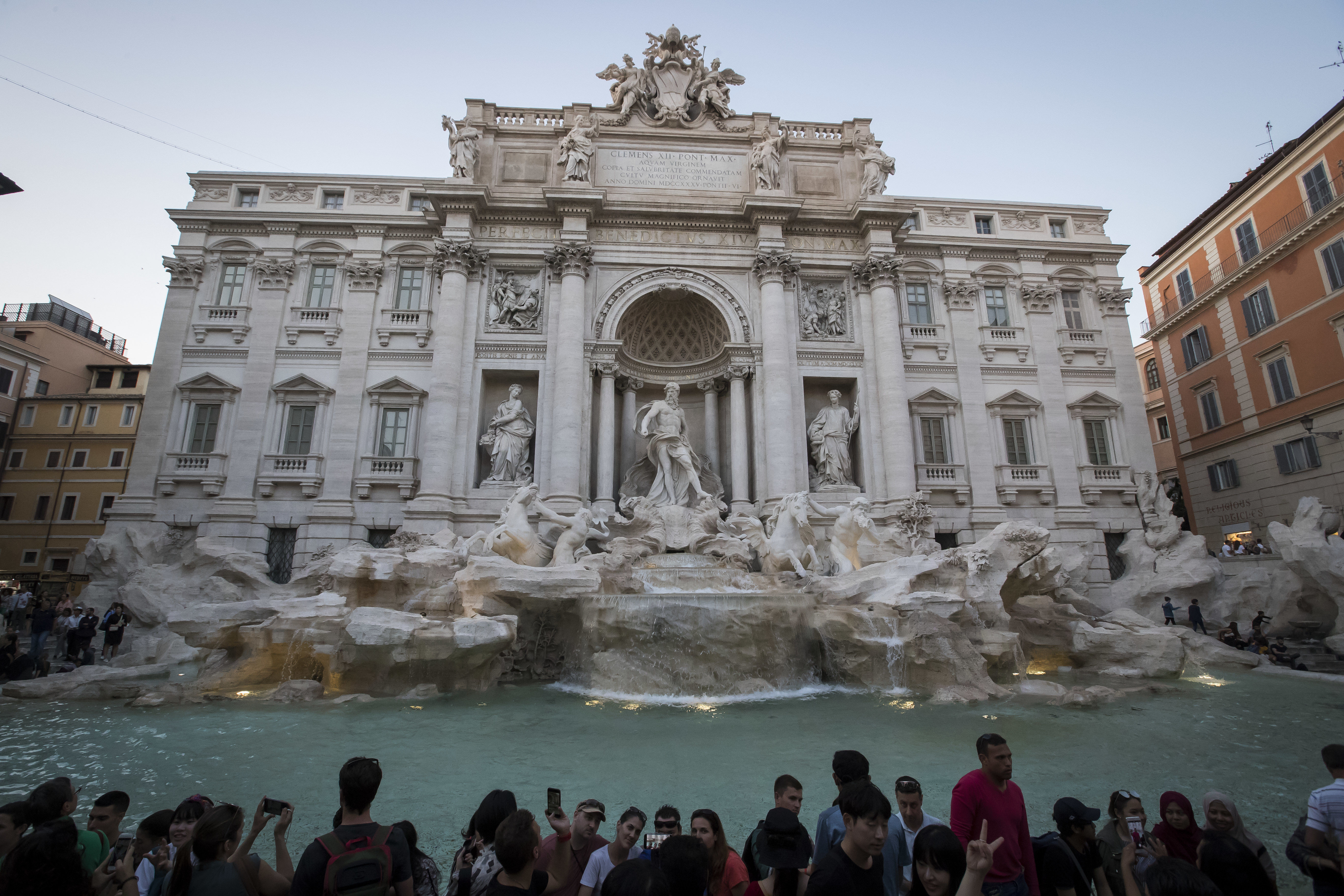 Students visiting the Trevi fountain.