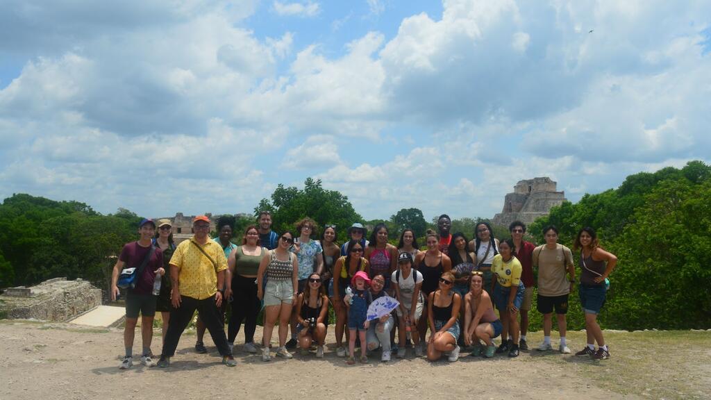 Photo of Honors students in Merida, Mexico that links to an article about the 2023 trip.